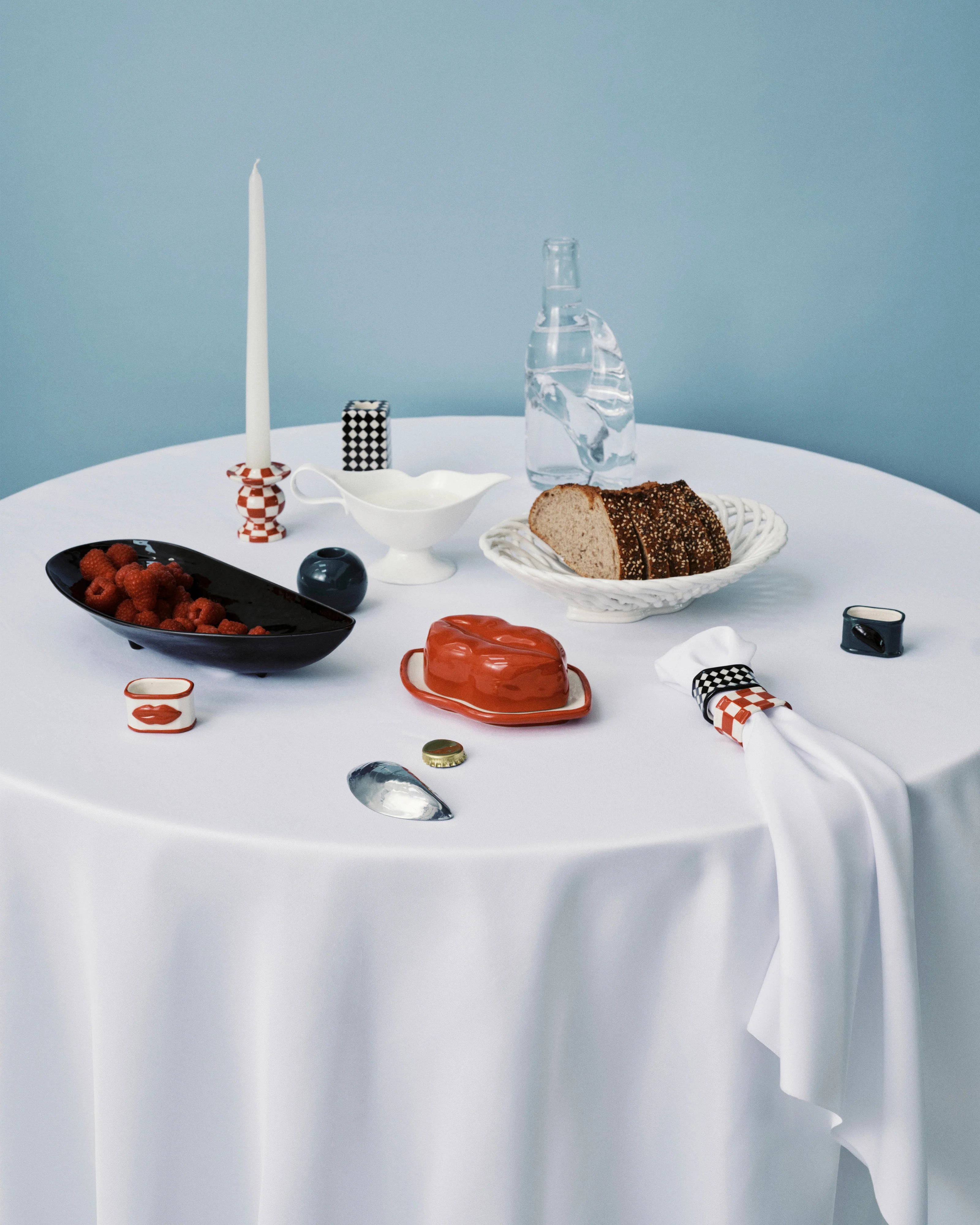 Dish with lid red - White lips