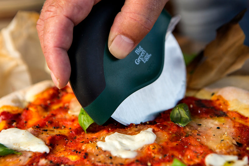 Compact Pizza Cuter
